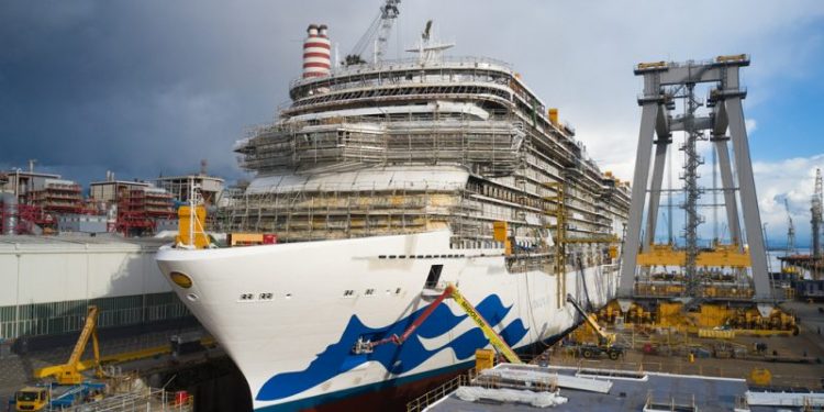 Nuevo crucero de Princess Cruises toca el agua por primera vez