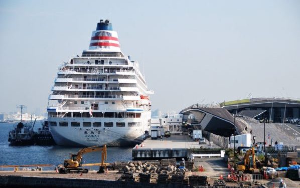 Detectan un positivo por Covid en crucero anclado en Japón
