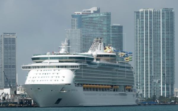 Cruceros, ansiosos de zarpar de EE.UU. y dejar atrás la covid-19