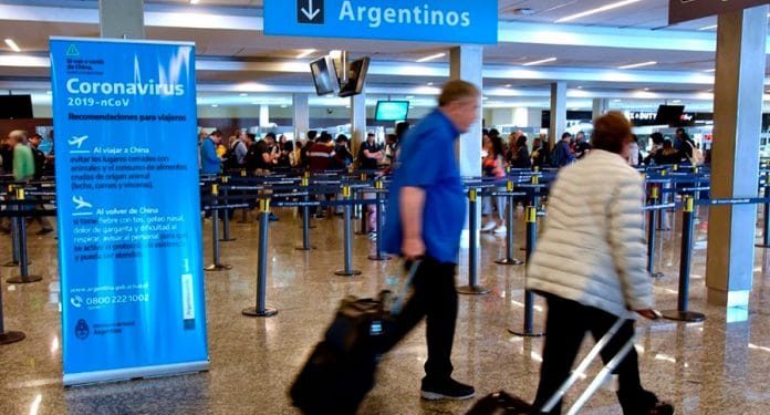 44 estudiantes argentinos dan positivo a COVID-19 tras viaje de graduación a Cancún | AFmedios .