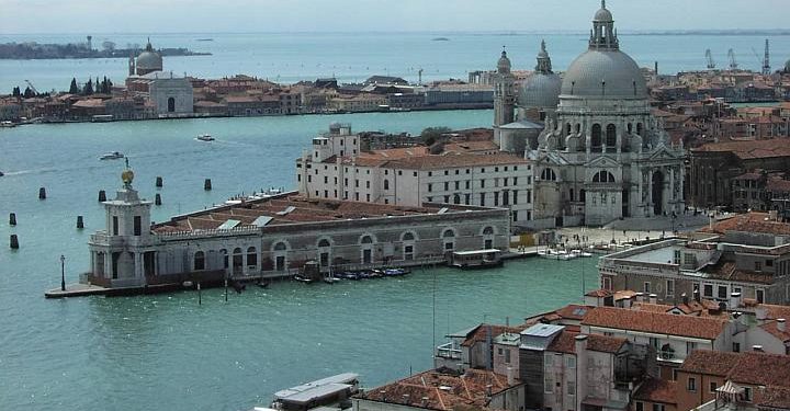 Autoridades de Italia prohíben la recalada de cruceros en Venecia