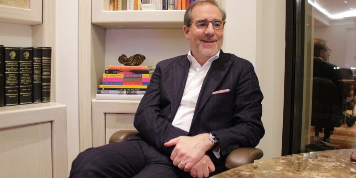 Banca continuará con reestructuras: Héctor Grisi, director general de Banco Santander