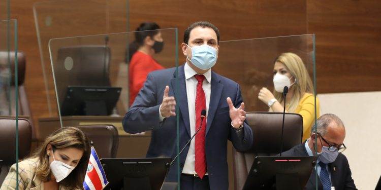 Benavides celebra inclusión de Costa Rica en lista de destinos predilectos para viajeros independientes