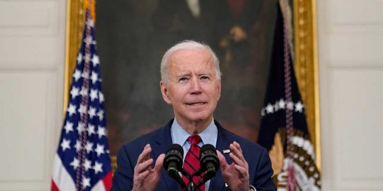 Biden busca prohibir los fusiles de asalto en EU