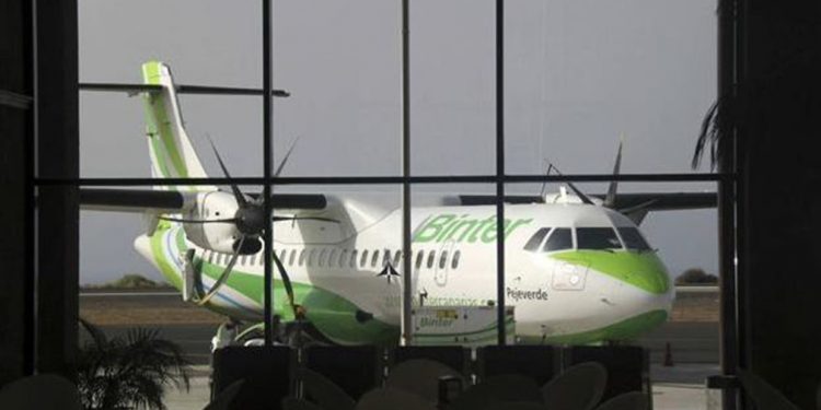 Un avi&oacute;n de la aerol&iacute;nea Binter EFE