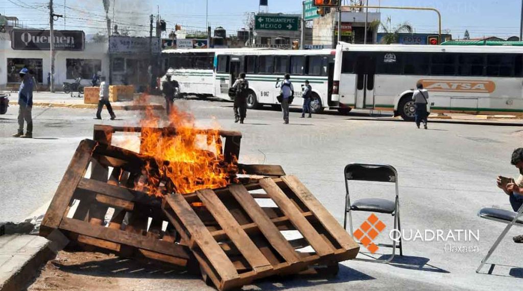 Bloquean crucero frente a las oficinas de la delegación de Bienestar