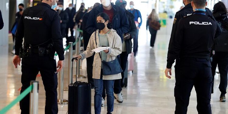 Bruselas pide a Espaa "coherencia" en las restricciones a viajes que aplica dentro y fuera de su frontera