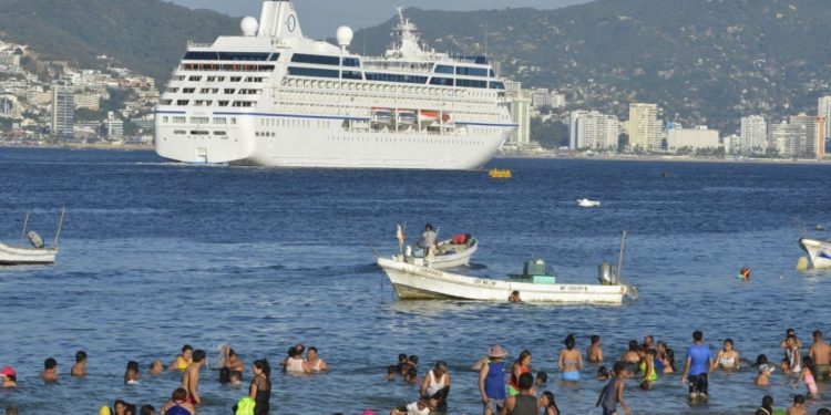 Buscan que EU retire alerta de viaje a Acapulco para regresar cruceros