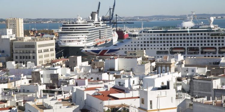 CLIA advierte que España podría dejar de ser el destino preferido de cruceros en Europa