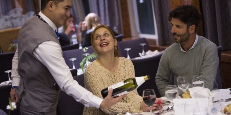 Celestyal Cruises incrementa los servicios en español para los pasajeros de habla hispana