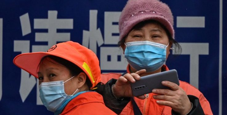 China lanza pasaporte digital para viajes internacionales