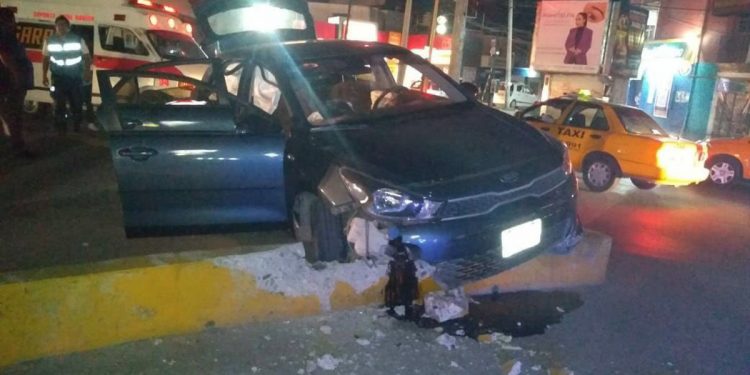 Choque deja daños materiales en la ciudad de Oaxaca