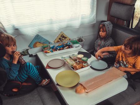 Niños autocaravana