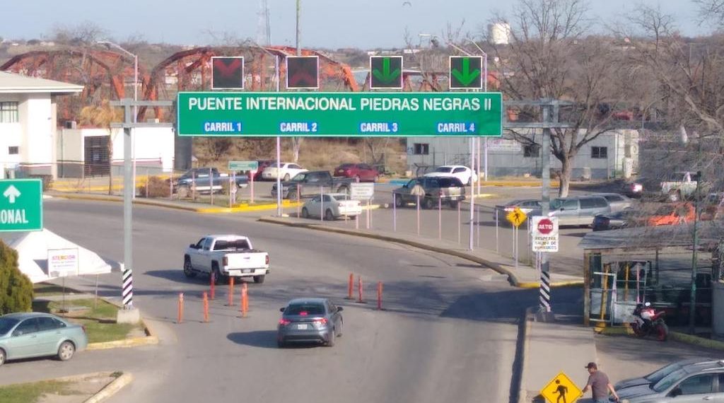 Continuarán restricciones de viajes no esenciales entre México y EUA