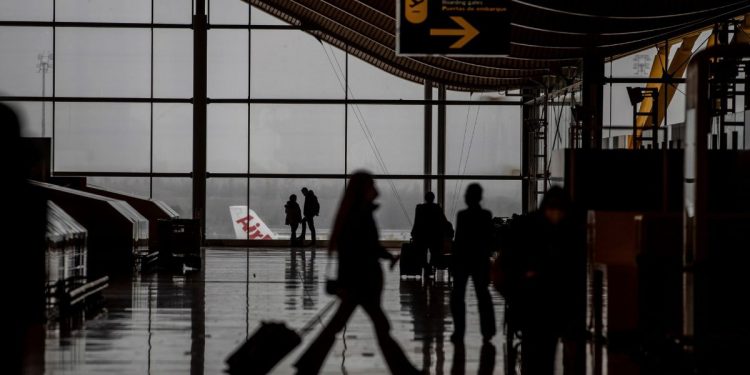 Viajar desde España: a dónde se puede ir, fechas y en qué casos es necesaria una PCR