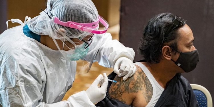 Coronavirus en España en directo: restricciones en Madrid | Última hora de las vacunas, hoy