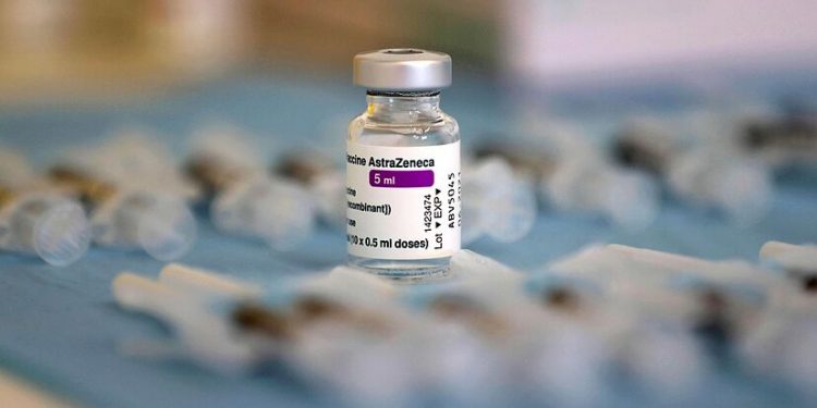 Coronavirus, última hora | La OMS y la Agencia Europea del Medicamento aseguran que no hay motivos que justifiquen suspender la vacuna de AstraZeneca