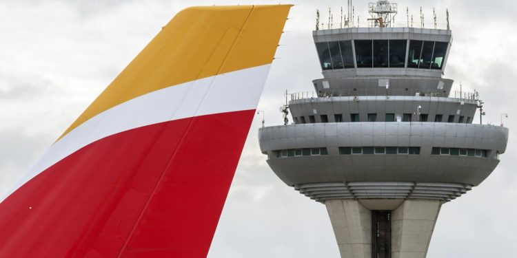 Cotización IAG | IAG se desploma en el Ibex por el temor a nuevas restricciones en los viajes