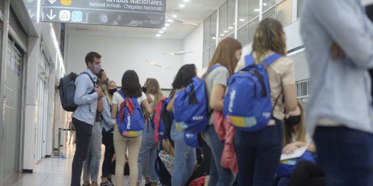 Crece el número de contagiados que vuelven de viajes de estudio