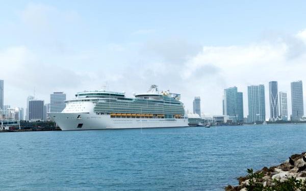 Cruceros, ansiosos de zarpar de EE.UU. y dejar atrás la covid-19