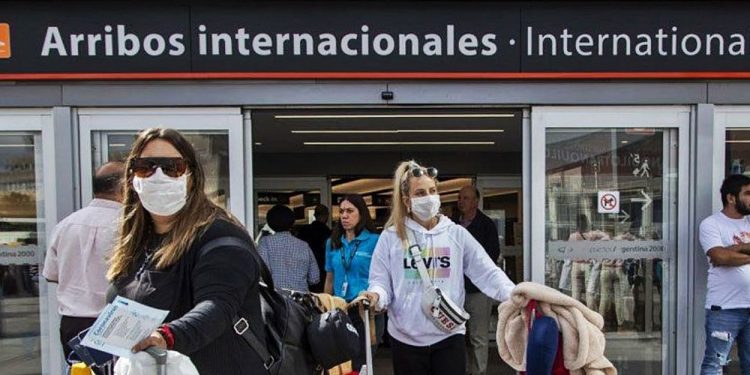 Detectaron 55 casos de coronavirus en otros dos grupos de egresados que retornaron de Cancún