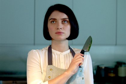 Adele (Eve Hewson) en "Detrás de sus ojos"