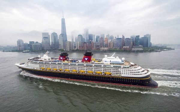 Disney Cruise Line anuncia itinerarios para su temporada navideña y Halloween en 2021