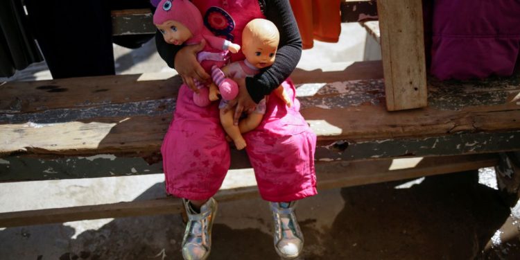 EEUU podría cubrir viajes y atención médica a familias migrantes separadas en la administración de Trump