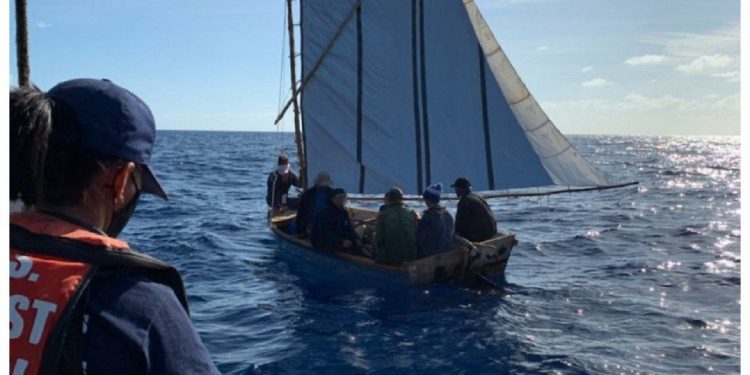 EEUU repatría a ocho balseros cubanos interceptados