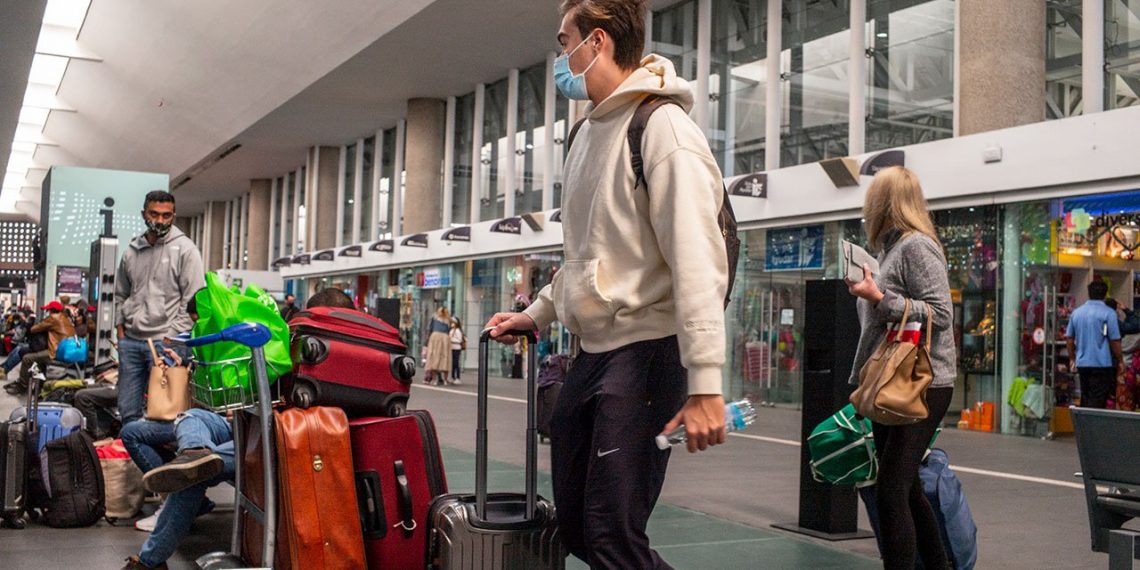 Turistas en el Aeropuerto de la Ciudad de México
