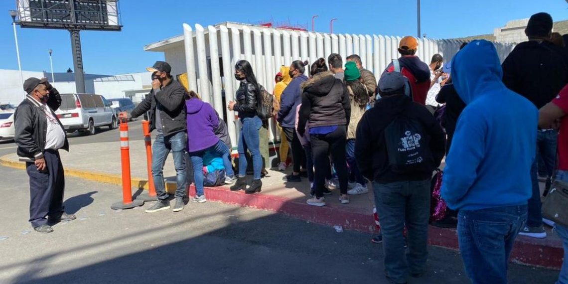 EU amplía restricción en frontera con México para viajes no esenciales