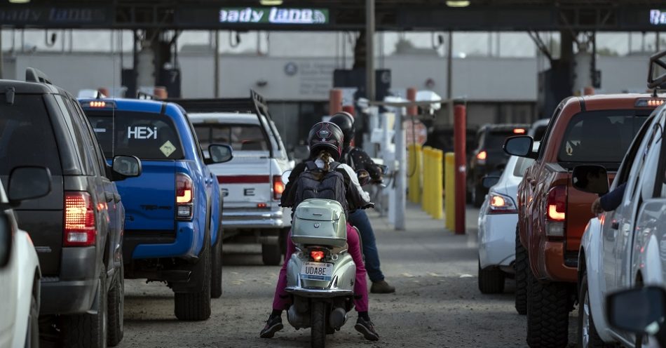 EU extiende las restricciones de viaje en las fronteras de México y Canadá