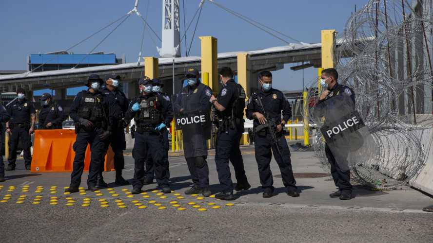 EU extiende restricciones a viajes no esenciales con México y Canadá hasta el 21 de abril