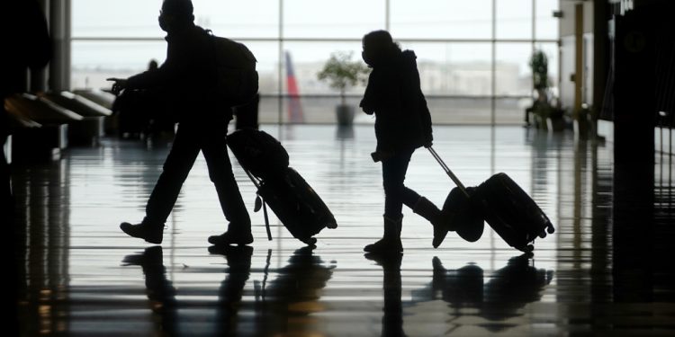 EUA registra récord de viajes en avión