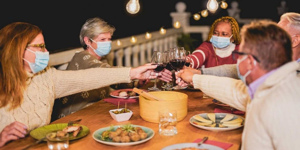 Ejercicio al aire libre, reuniones con familiares y viajes cortos pueden realizarse ante baja de casos: SSA