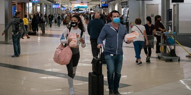 El Gobierno prepara un DNU con nuevas medidas para "desalentar los viajes al exterior" - Política