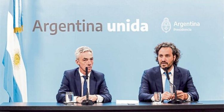 El Gobierno restringirá “fuertemente” los viajes a Brasil y cobrará los test PCR