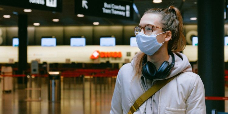 El Ministerio de Salud recomendó evitar viajes al exterior por la aparición de nuevas cepas