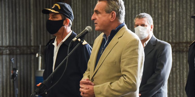 El Ministro de Defensa recorrió destinos dependientes del Área Naval Fluvial