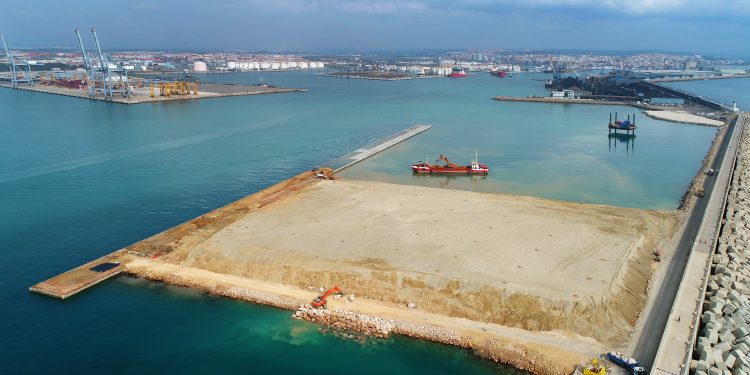 El Puerto de Tarragona comienza la construcción de la viga cantil del Muelle de Baleares