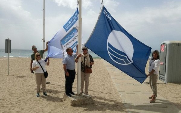 El Vendrell renuncia a las banderas azules