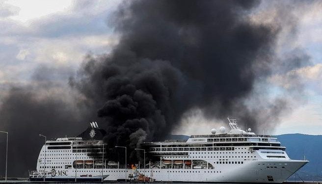 El crucero Lírica de MSC arde frente a Grecia