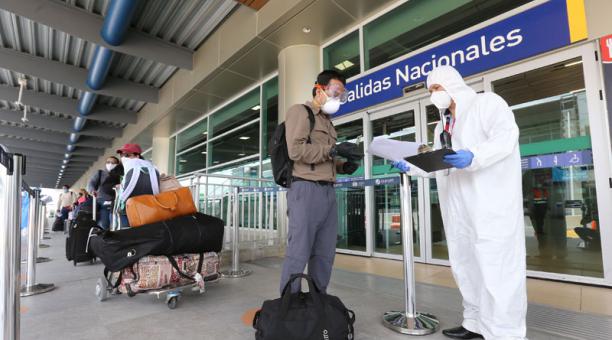 Embajadora estadounidense pide evitar viajes a México