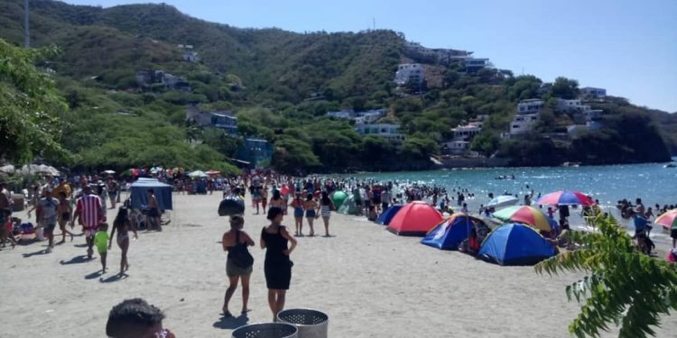 Empresas de turismo de Santander suspenden viajes a Santa Marta por cierre de playas