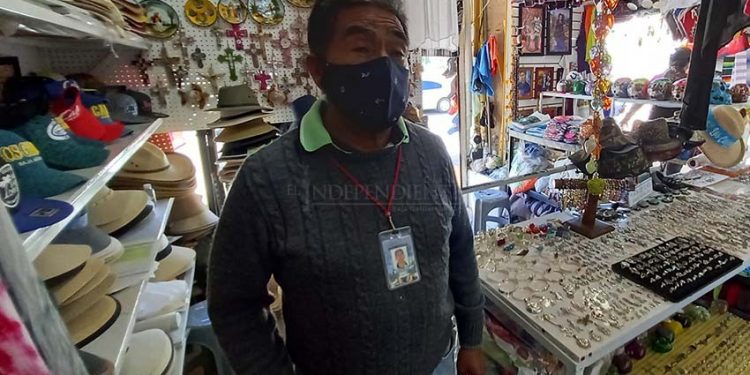 En crisis comerciantes del Mercado de Artesanías de la marina turística de CSL