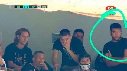 Agustín Riquelme, en el palco de su padre durante el Boca-River (Captura de la transmisión de Fox Sports)