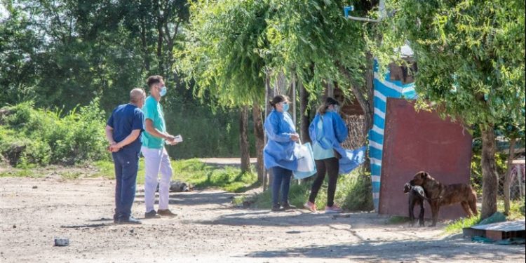 Escenario de la pandemia y desafíos: nuevas cepas, restricción de viajes y llegada de vacunas