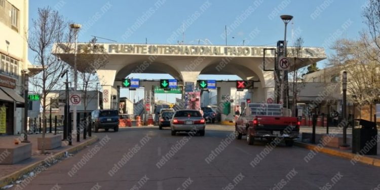 Extienden un mes más restricciones de viajes no esenciales