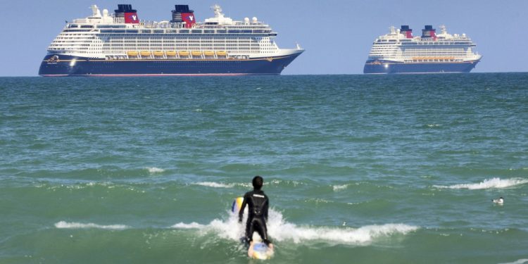 Florida exige autorización federal para los cruceros
