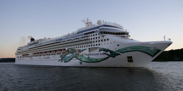 Florida insta a reabrir el turismo de cruceros